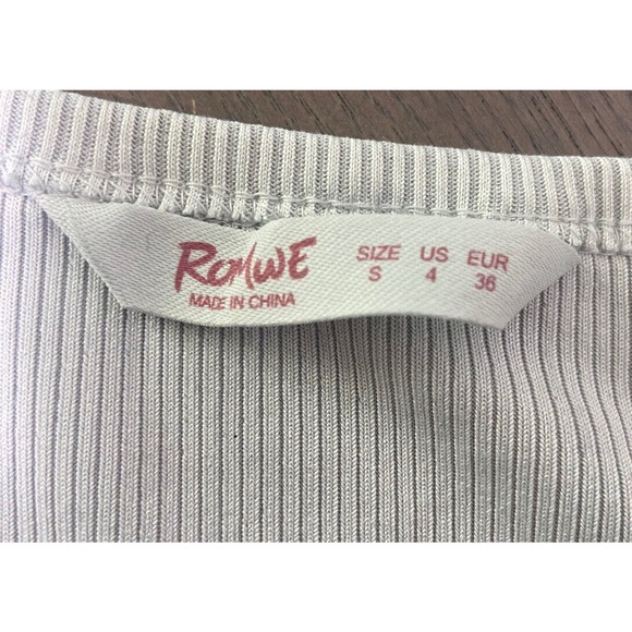 Romwe Light Gray Dragon Print Crop Top Women’s Size‎ Small-4 - Picture 4 of 6